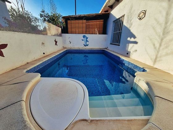 Foto 2 de Casa adossada en venda a Santa Oliva de 3 habitacions amb piscina