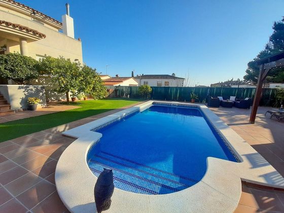 Foto 1 de Casa en venda a Banyeres del Penedès de 4 habitacions amb terrassa i piscina