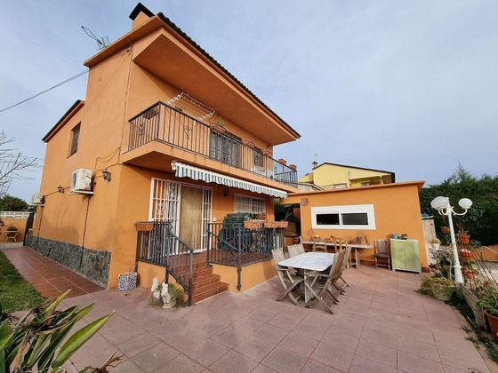 Foto 1 de Venta de casa en La Muntanyeta - La Franquesa de 4 habitaciones con terraza y piscina