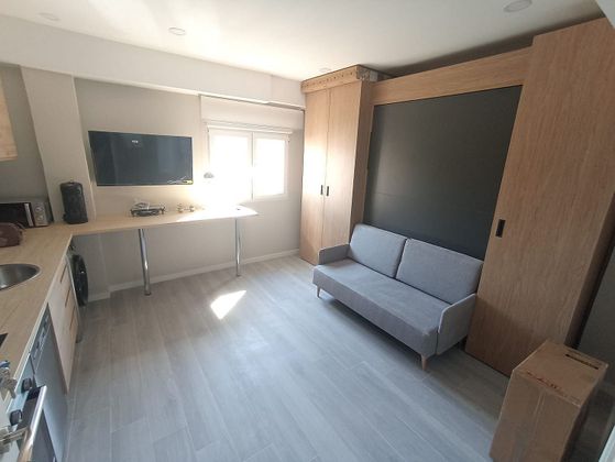 Foto 1 de Estudio en alquiler en calle Dels Sants Just i Pastor con muebles y aire acondicionado