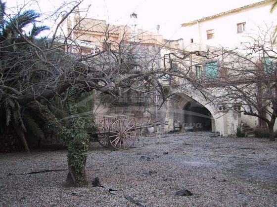 Foto 2 de Venta de casa en Castelló d'Empúries poble de 3 habitaciones con terraza y jardín