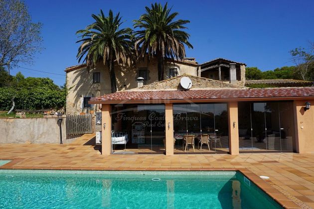 Foto 1 de Venta de casa rural en Vila de Palafrugell - Llofriu - Barceloneta de 6 habitaciones con terraza y piscina