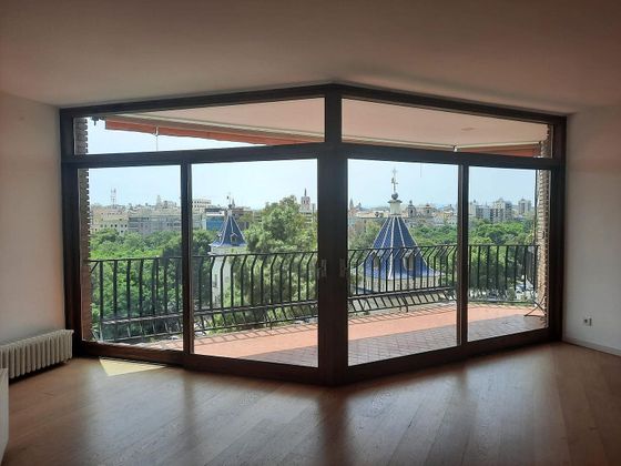 Foto 2 de Pis en venda a paseo De L'albereda de 4 habitacions amb terrassa i balcó