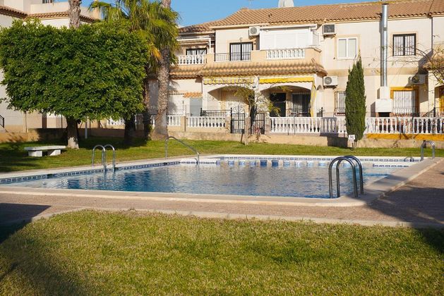 Foto 1 de Piso en alquiler en Nueva Torrevieja - Aguas Nuevas de 2 habitaciones con terraza y piscina