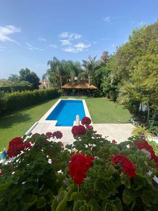 Foto 2 de Chalet en alquiler en Elviria de 6 habitaciones con terraza y piscina