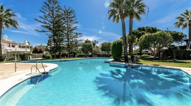 Foto 1 de Casa en venta en Los Monteros - Bahía de Marbella de 3 habitaciones con terraza y piscina