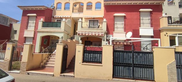 Foto 1 de Xalet en venda a Nueva Torrevieja - Aguas Nuevas de 2 habitacions amb terrassa i piscina