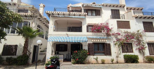 Foto 2 de Casa en venda a Cabo Roig - La Zenia de 4 habitacions amb terrassa i piscina