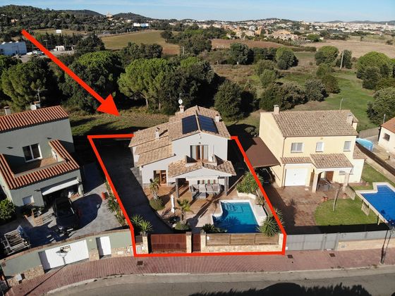 Foto 1 de Xalet en venda a Mont-Ras de 3 habitacions amb terrassa i piscina