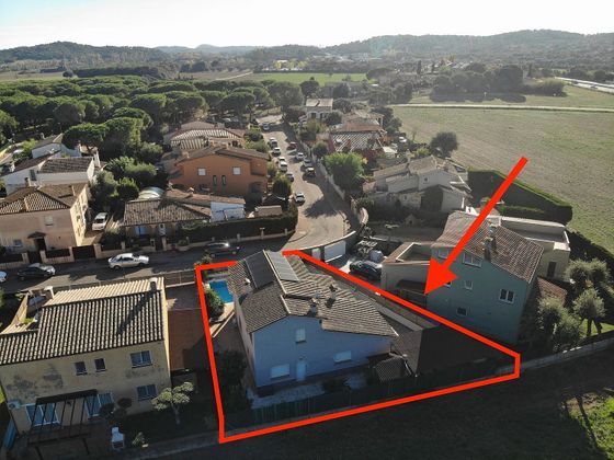 Foto 2 de Xalet en venda a Mont-Ras de 3 habitacions amb terrassa i piscina