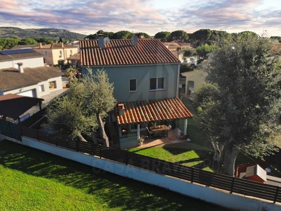 Foto 1 de Casa en venda a Mont-Ras de 4 habitacions amb terrassa i garatge