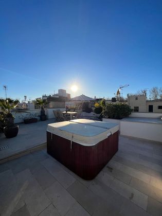 Foto 2 de Ático en venta en La Llotja - Sant Jaume de 2 habitaciones con terraza y aire acondicionado
