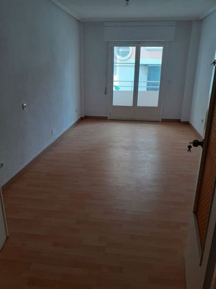 Foto 2 de Venta de piso en Almoradí de 3 habitaciones con terraza y calefacción