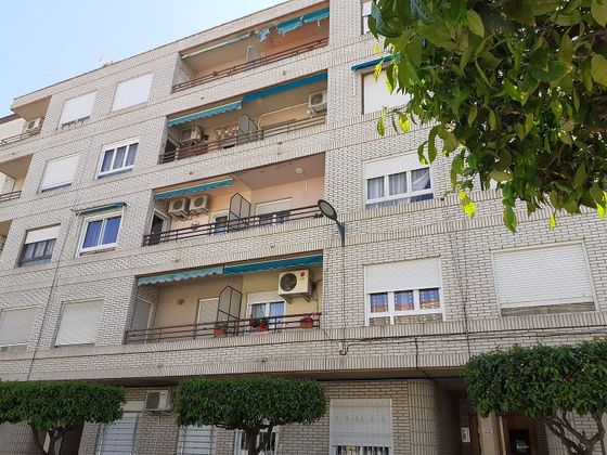 Foto 1 de Venta de piso en Almoradí de 3 habitaciones con terraza y calefacción