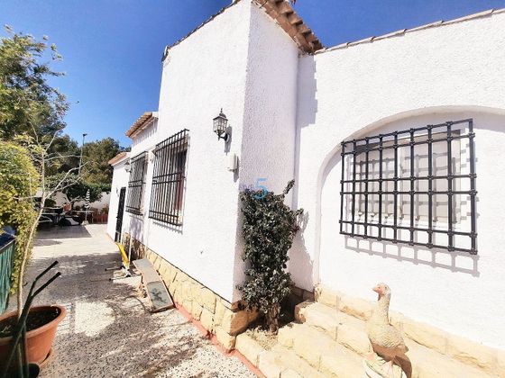 Foto 1 de Pis en venda a Alfaz del Pi Pueblo-Urbanizaciones de 4 habitacions amb piscina i garatge