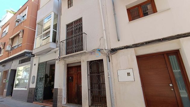 Foto 1 de Casa en venta en Centro - Gandia de 6 habitaciones con terraza
