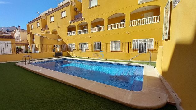 Foto 1 de Venta de piso en Jacarilla de 2 habitaciones con terraza y piscina