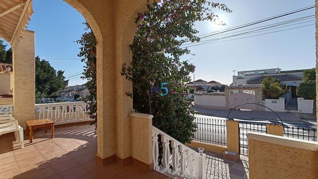 Foto 2 de Chalet en venta en San Fulgencio de 2 habitaciones con terraza y jardín