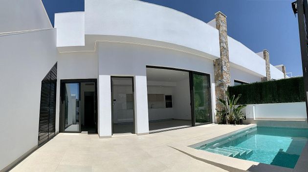 Foto 2 de Casa en venda a calle José de Espronceda de 3 habitacions amb terrassa i piscina