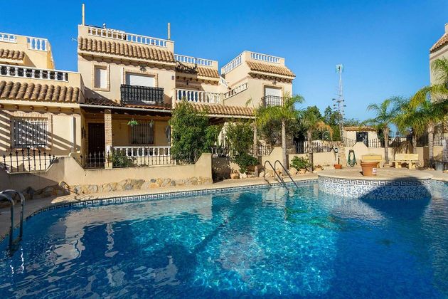 Foto 1 de Xalet en venda a calle De Las Golondrinas de 5 habitacions amb terrassa i piscina