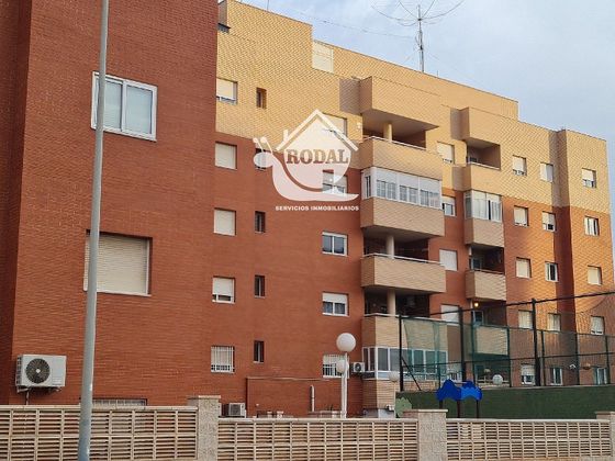 Foto 1 de Piso en venta en avenida De la Tolerancia de 3 habitaciones con terraza y balcón