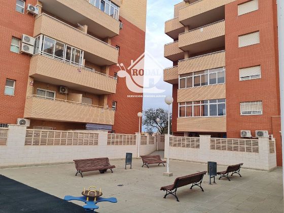 Foto 2 de Piso en venta en avenida De la Tolerancia de 3 habitaciones con terraza y balcón