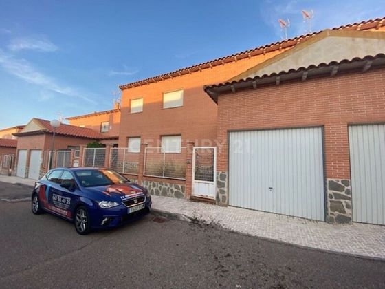 Foto 2 de Casa en venda a calle Pedro Calderon de la Barca de 3 habitacions i 156 m²