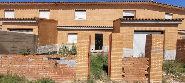 Foto 1 de Casa en venda a calle Castillo de Belmonte de 3 habitacions amb terrassa