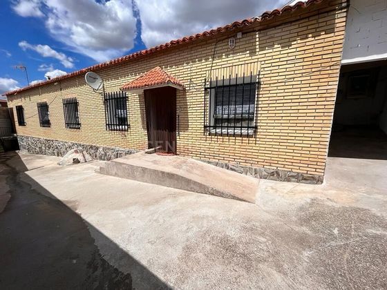Foto 1 de Casa adossada en venda a calle Buenavista de 3 habitacions amb garatge