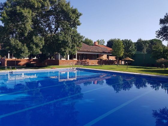 Foto 1 de Casa en venda a travesía De Los Enebros de 4 habitacions amb terrassa i piscina