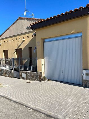 Foto 1 de Venta de casa adosada en Domingo Pérez de 3 habitaciones con garaje y jardín