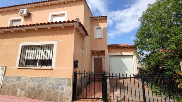 Foto 1 de Venta de casa en calle San Blas de 4 habitaciones con terraza y piscina