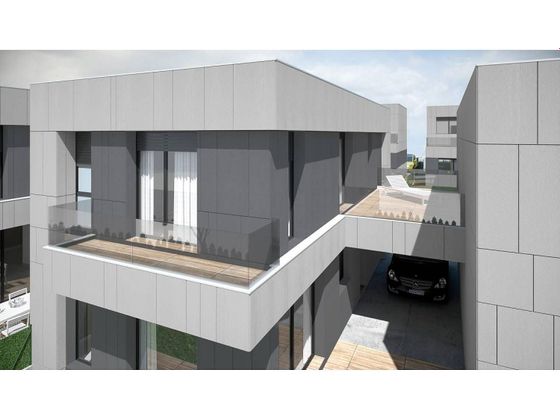 Foto 2 de Casa en venta en calle Mateo Escagedo de 4 habitaciones con terraza y garaje