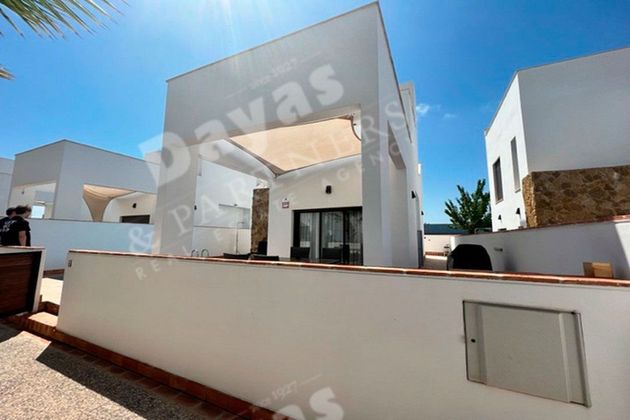 Foto 2 de Venta de chalet en Centro - Torrevieja de 3 habitaciones con terraza y piscina