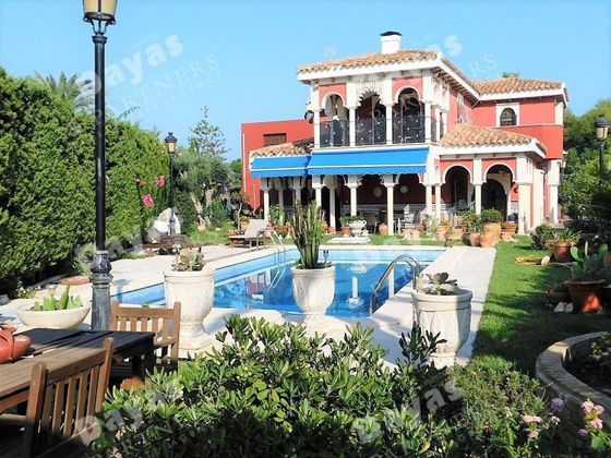 Foto 2 de Xalet en venda a Nueva Torrevieja - Aguas Nuevas de 6 habitacions amb terrassa i piscina