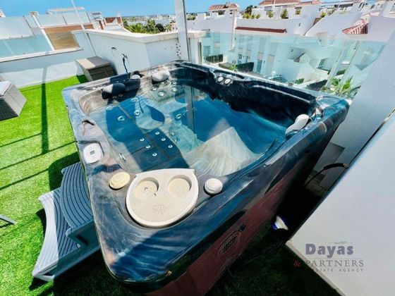 Foto 2 de Dúplex en venda a avenida Del Salvador de 4 habitacions amb terrassa i piscina