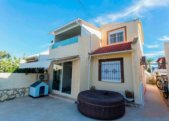 Foto 2 de Casa en venta en Nueva Torrevieja - Aguas Nuevas de 4 habitaciones con terraza y piscina