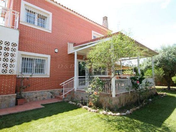 Foto 2 de Casa adosada en venta en Los Balcones - Los Altos del Edén de 3 habitaciones con terraza y piscina