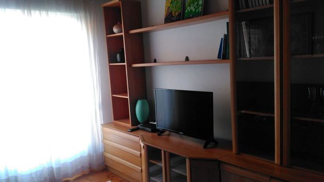 Foto 1 de Pis en lloguer a Numancia - San Fernando de 2 habitacions amb mobles i balcó
