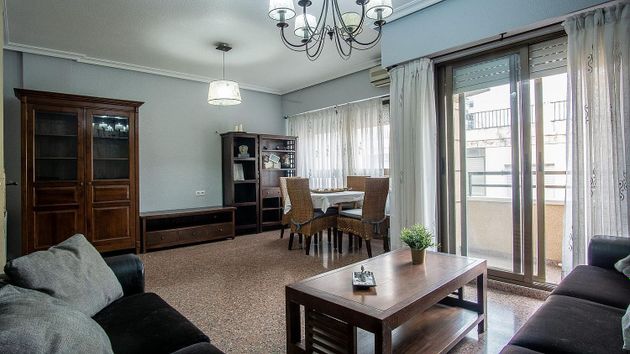 Foto 2 de Dúplex en venta en Elda de 3 habitaciones con balcón y aire acondicionado