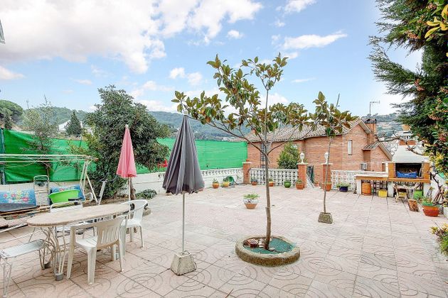 Foto 1 de Venta de chalet en Sant Fost de Campsentelles de 4 habitaciones con terraza y jardín