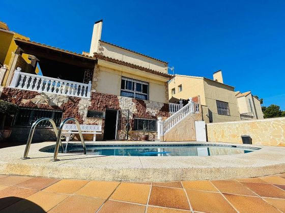 Foto 2 de Xalet en venda a Nucia (la) de 6 habitacions amb terrassa i piscina