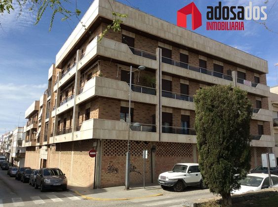 Foto 1 de Pis en venda a calle Hilario Angel Calero de 2 habitacions amb terrassa i piscina