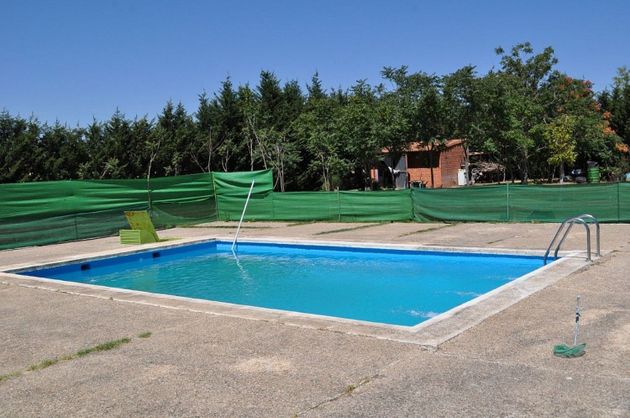 Foto 2 de Casa en venda a Cubillas de Santa Marta de 3 habitacions amb piscina i jardí