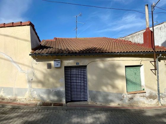 Foto 1 de Casa adossada en venda a calle Longaniza de 3 habitacions amb terrassa i jardí