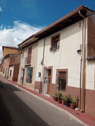 Foto 1 de Casa adossada en venda a calle Longambia de 4 habitacions amb terrassa i jardí