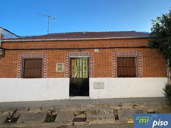 Foto 2 de Venta de casa en calle Buenos Aires de 6 habitaciones con terraza y jardín