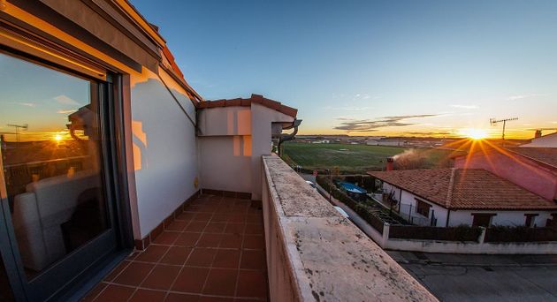 Foto 2 de Ático en venta en calle Miguel de Cervantes de 2 habitaciones con terraza y garaje