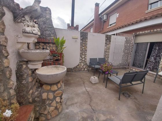Foto 1 de Casa adossada en venda a calle Palacio de 3 habitacions amb terrassa i jardí