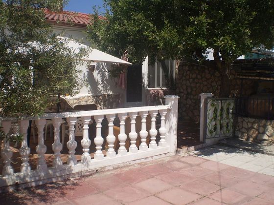 Foto 1 de Venta de chalet en calle Olmedo de 4 habitaciones con terraza y jardín